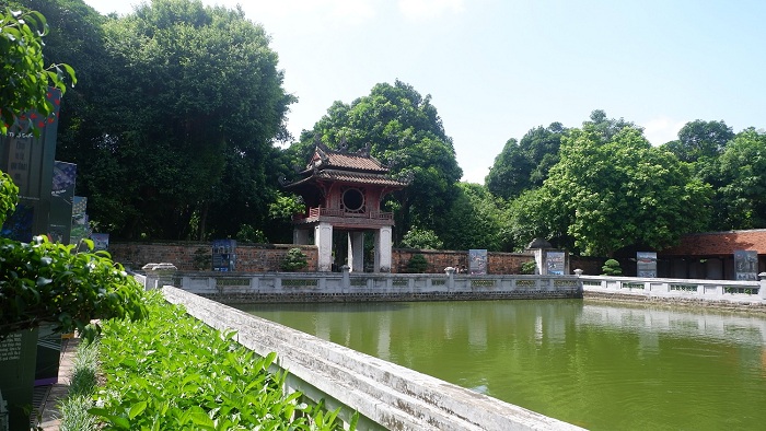 temple of litterature thien quang well